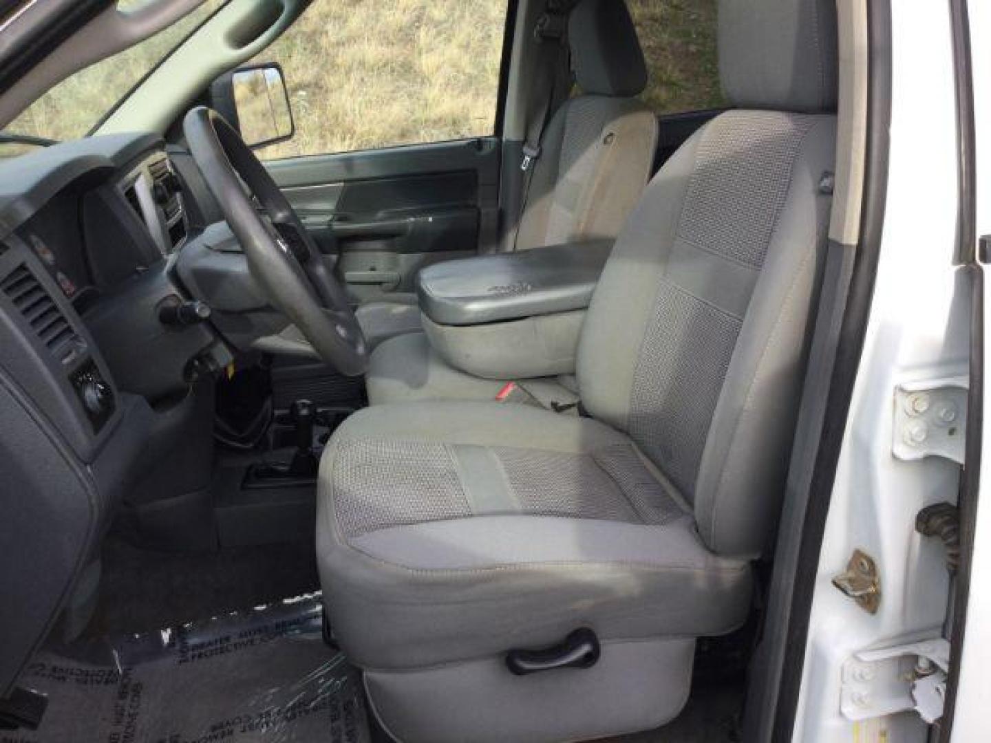 2007 Bright White /Medium Slate Gray Cloth Interior Dodge Ram 2500 SLT Quad Cab LWB 4WD (3D7KS28C37G) with an 5.9L L6 OHV 24V TURBO DIESEL engine, 6-Speed Manual transmission, located at 1801 Main Street, Lewiston, 83501, (208) 743-9371, 46.417065, -117.004799 - Photo#4