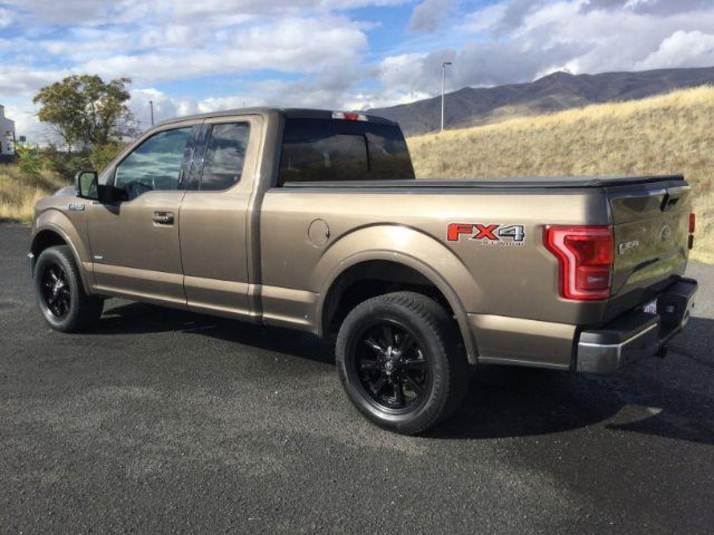 2016 Caribou Metallic /Medium Light Camel, leather Ford F-150 Lariat SuperCab 6.5-ft. 4WD (1FTEX1EP2GF) with an 2.7L V6 DOHC 24V engine, 6-Speed Automatic transmission, located at 1801 Main Street, Lewiston, 83501, (208) 743-9371, 46.417065, -117.004799 - Photo#2