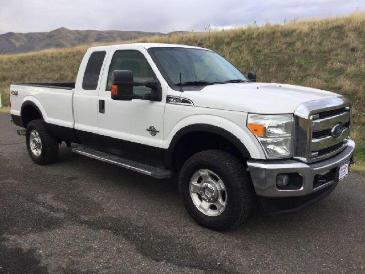 2015 Oxford White /Steel Ford F-350 SD XLT SuperCab 4WD (1FT8X3BT2FE) with an 6.7L V8 OHV 16V DIESEL engine, 6-Speed Automatic transmission, located at 1801 Main Street, Lewiston, 83501, (208) 743-9371, 46.417065, -117.004799 - Photo#10