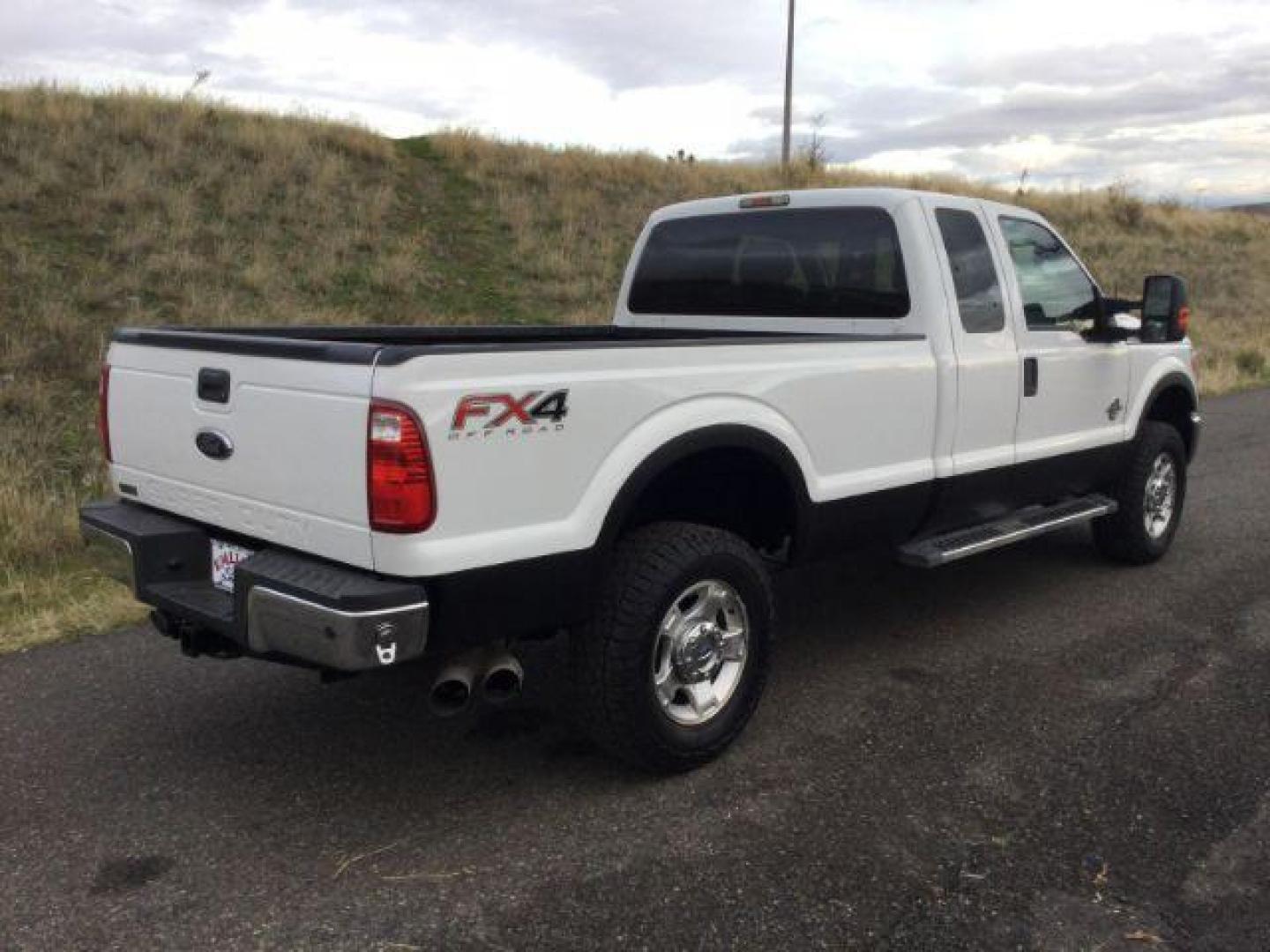 2015 Oxford White /Steel Ford F-350 SD XLT SuperCab 4WD (1FT8X3BT2FE) with an 6.7L V8 OHV 16V DIESEL engine, 6-Speed Automatic transmission, located at 1801 Main Street, Lewiston, 83501, (208) 743-9371, 46.417065, -117.004799 - Photo#12