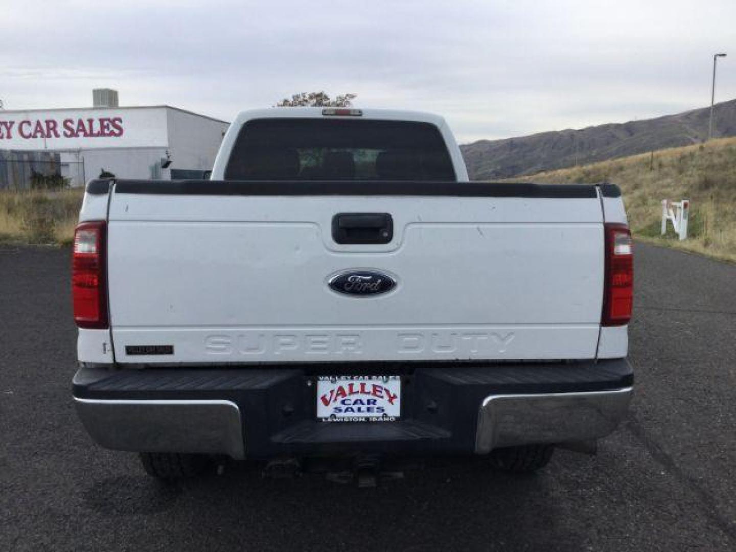 2015 Oxford White /Steel Ford F-350 SD XLT Crew Cab Long Bed 4WD (1FT8W3BT9FE) with an 6.7L V8 OHV 16V DIESEL engine, 6-Speed Automatic transmission, located at 1801 Main Street, Lewiston, 83501, (208) 743-9371, 46.417065, -117.004799 - Photo#10