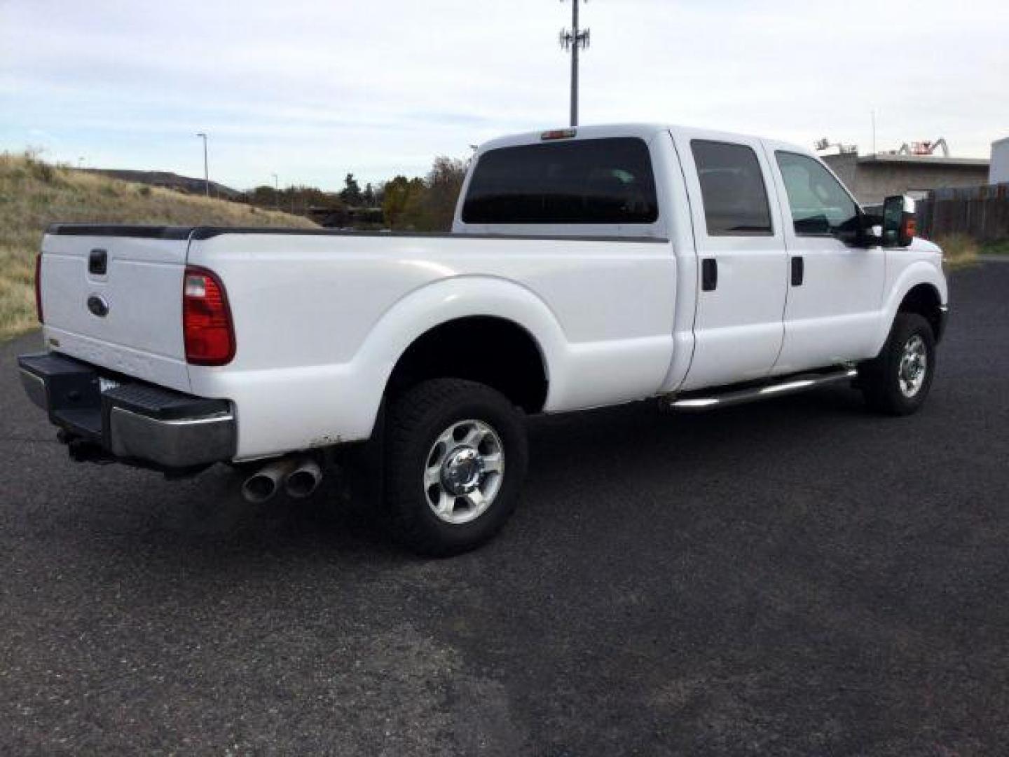 2015 Oxford White /Steel Ford F-350 SD XLT Crew Cab Long Bed 4WD (1FT8W3BT9FE) with an 6.7L V8 OHV 16V DIESEL engine, 6-Speed Automatic transmission, located at 1801 Main Street, Lewiston, 83501, (208) 743-9371, 46.417065, -117.004799 - Photo#12