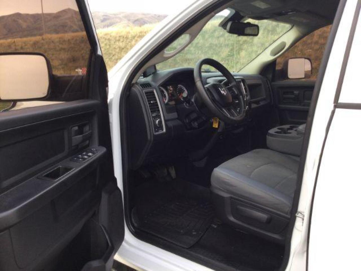 2014 Bright White Clearcoat /Diesel Gray/Black RAM 3500 ST Crew Cab LWB 4WD (3C63R3GL4EG) with an 6.7L L6 OHV 24V TURBO DIESEL engine, 6-Speed Automatic transmission, located at 1801 Main Street, Lewiston, 83501, (208) 743-9371, 46.417065, -117.004799 - Photo#3