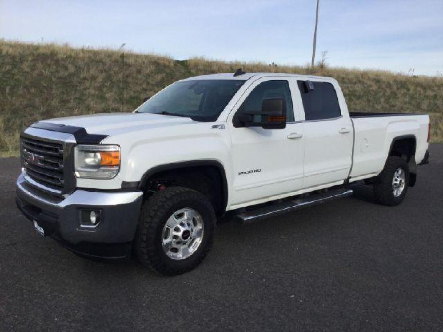 2016 Summit White /Jet Black, cloth GMC Sierra 2500HD SLE Crew Cab 4WD (1GT12SEG5GF) with an 6.0L V8 OHV 16V FFV engine, 6-Speed Automatic transmission, located at 1801 Main Street, Lewiston, 83501, (208) 743-9371, 46.417065, -117.004799 - Photo#0