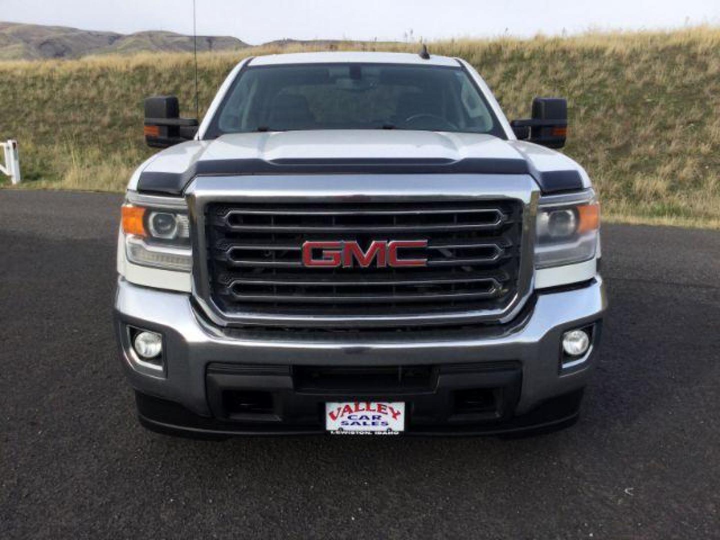 2016 Summit White /Jet Black, cloth GMC Sierra 2500HD SLE Crew Cab 4WD (1GT12SEG5GF) with an 6.0L V8 OHV 16V FFV engine, 6-Speed Automatic transmission, located at 1801 Main Street, Lewiston, 83501, (208) 743-9371, 46.417065, -117.004799 - Photo#21