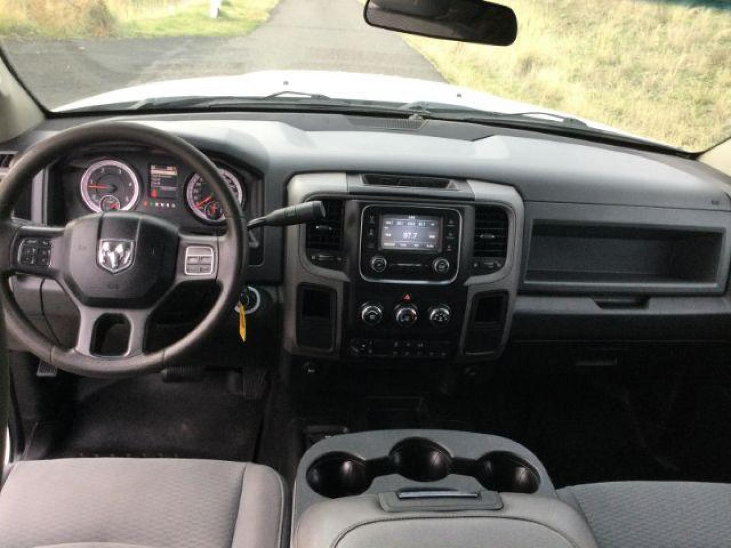 2018 Bright White Clear Coat /Black/Diesel Gray, cloth RAM 2500 Tradesman Crew Cab SWB 4WD (3C6UR5CL4JG) with an 6.7L L6 OHV 24V TURBO DIESEL engine, 6-Speed Automatic transmission, located at 1801 Main Street, Lewiston, 83501, (208) 743-9371, 46.417065, -117.004799 - Photo#9