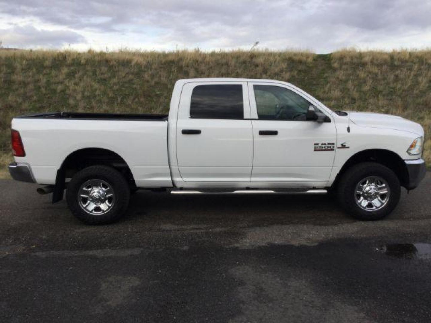 2018 Bright White Clear Coat /Black/Diesel Gray, cloth RAM 2500 Tradesman Crew Cab SWB 4WD (3C6UR5CL4JG) with an 6.7L L6 OHV 24V TURBO DIESEL engine, 6-Speed Automatic transmission, located at 1801 Main Street, Lewiston, 83501, (208) 743-9371, 46.417065, -117.004799 - Photo#18