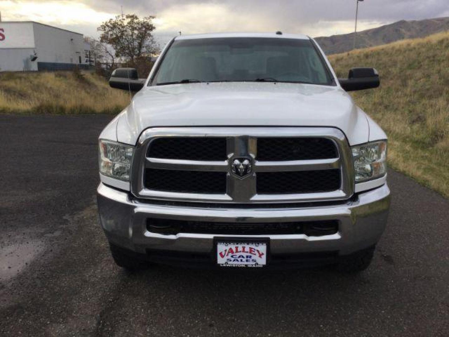 2018 Bright White Clear Coat /Black/Diesel Gray, cloth RAM 2500 Tradesman Crew Cab SWB 4WD (3C6UR5CL4JG) with an 6.7L L6 OHV 24V TURBO DIESEL engine, 6-Speed Automatic transmission, located at 1801 Main Street, Lewiston, 83501, (208) 743-9371, 46.417065, -117.004799 - Photo#20