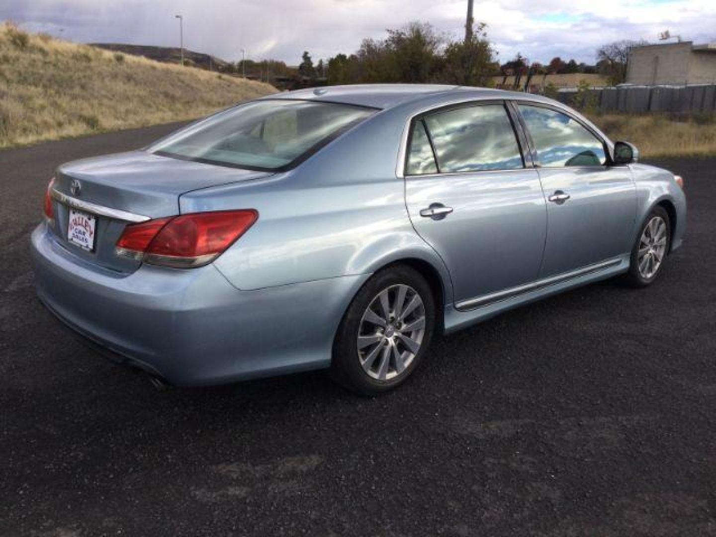 2011 Blue /Light Gray Leather Interior Toyota Avalon Limited (4T1BK3DB8BU) with an 3.5L V6 DOHC 24V engine, 6-Speed Automatic transmission, located at 1801 Main Street, Lewiston, 83501, (208) 743-9371, 46.417065, -117.004799 - Photo#17