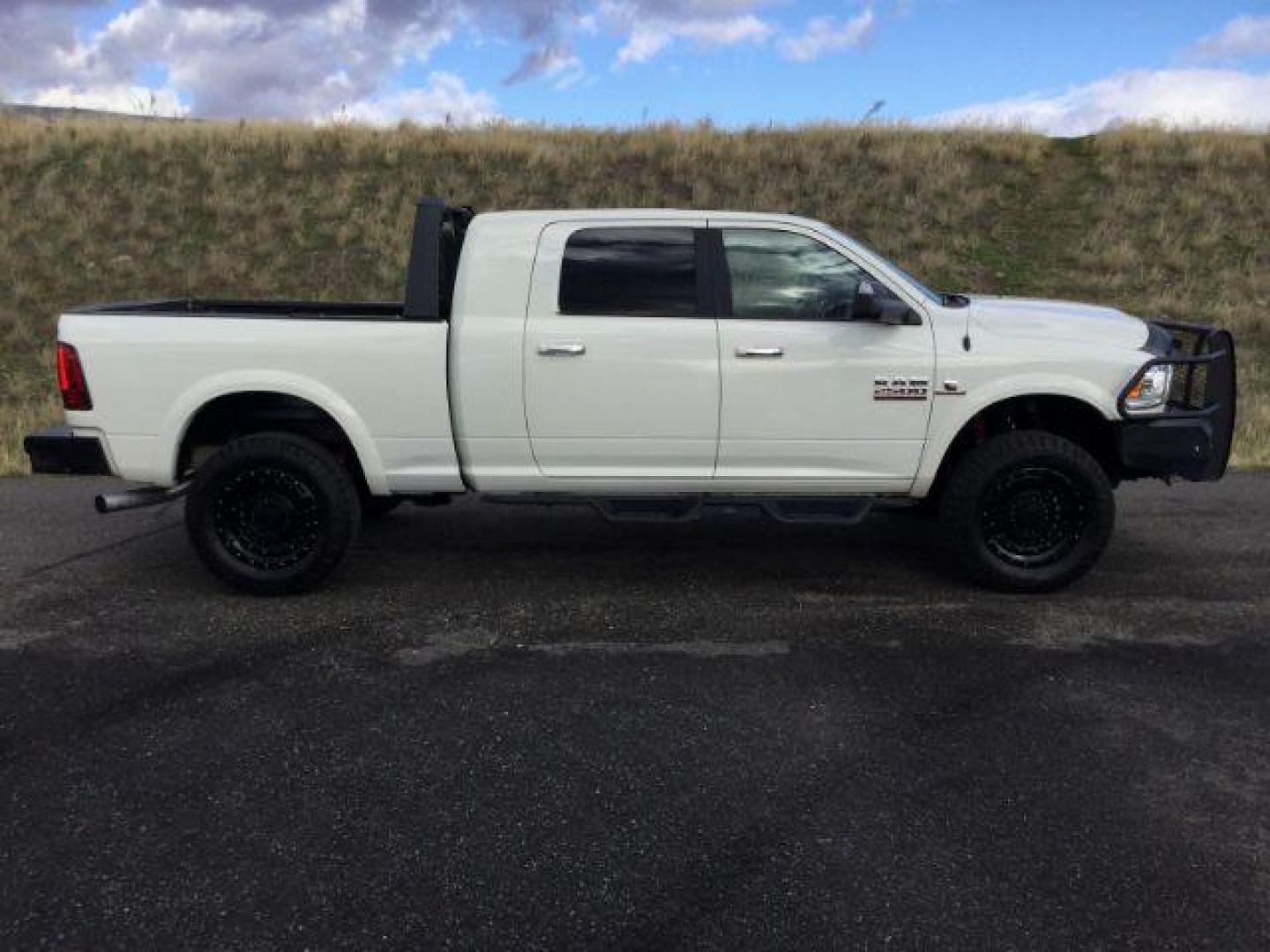 2017 Pearl White /Black, leather RAM 2500 Laramie Mega Cab 4WD (3C6UR5NL5HG) with an 6.7L L6 OHV 24V TURBO DIESEL engine, 6-Speed Automatic transmission, located at 1801 Main Street, Lewiston, 83501, (208) 743-9371, 46.417065, -117.004799 - Photo#23