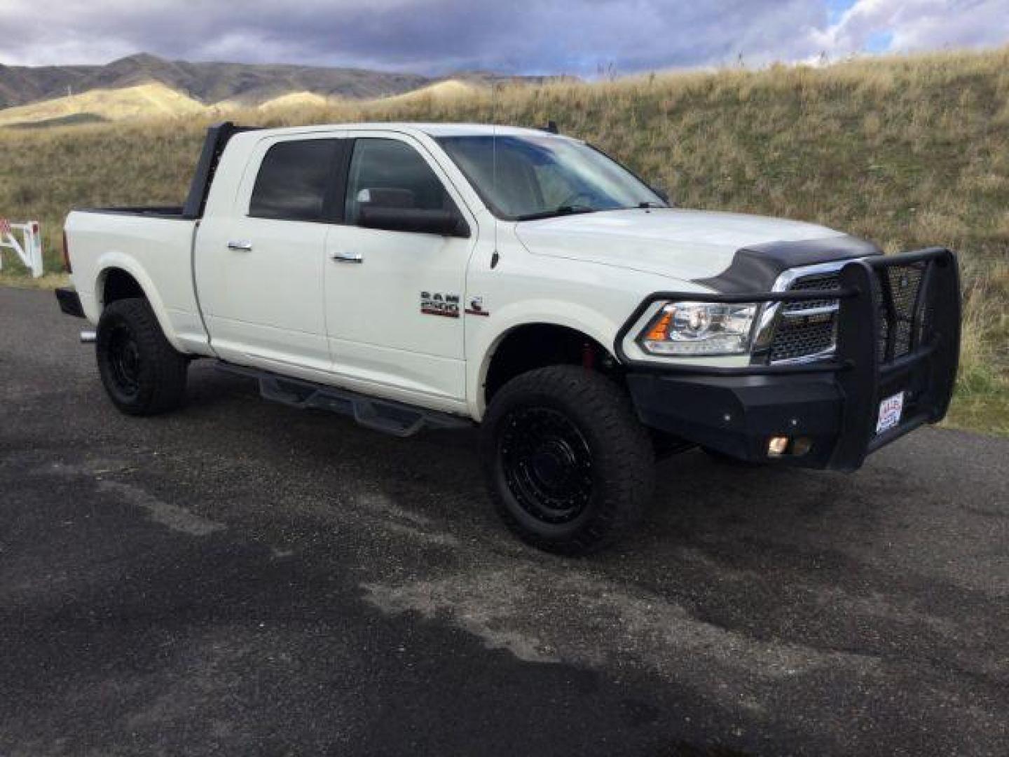 2017 Pearl White /Black, leather RAM 2500 Laramie Mega Cab 4WD (3C6UR5NL5HG) with an 6.7L L6 OHV 24V TURBO DIESEL engine, 6-Speed Automatic transmission, located at 1801 Main Street, Lewiston, 83501, (208) 743-9371, 46.417065, -117.004799 - Photo#24