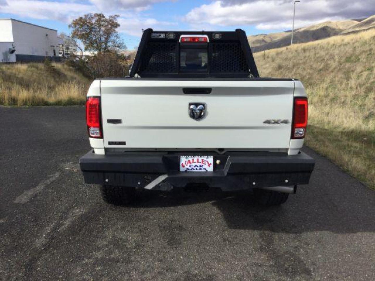 2017 Pearl White /Black, leather RAM 2500 Laramie Mega Cab 4WD (3C6UR5NL5HG) with an 6.7L L6 OHV 24V TURBO DIESEL engine, 6-Speed Automatic transmission, located at 1801 Main Street, Lewiston, 83501, (208) 743-9371, 46.417065, -117.004799 - Photo#6