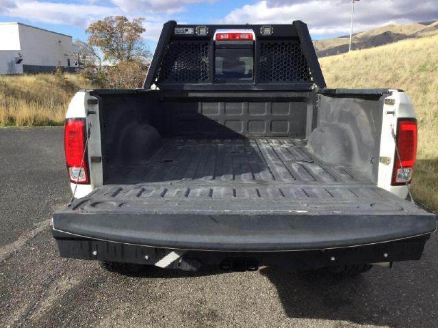 2017 Pearl White /Black, leather RAM 2500 Laramie Mega Cab 4WD (3C6UR5NL5HG) with an 6.7L L6 OHV 24V TURBO DIESEL engine, 6-Speed Automatic transmission, located at 1801 Main Street, Lewiston, 83501, (208) 743-9371, 46.417065, -117.004799 - Photo#7