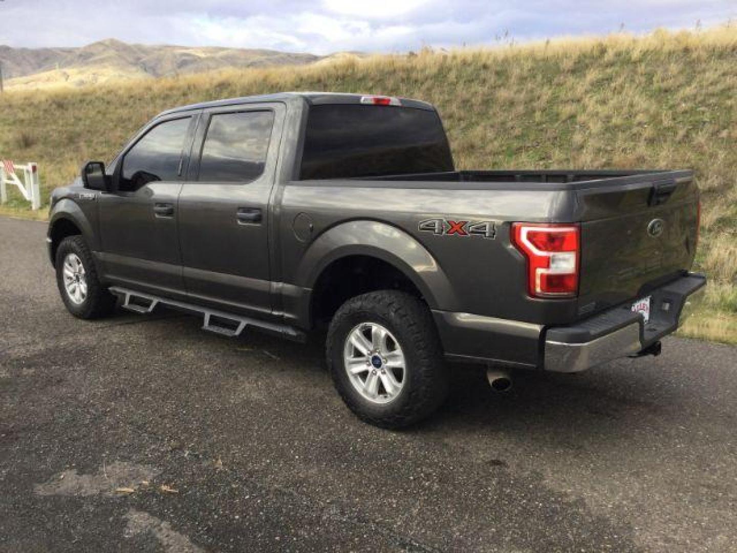 2019 Magnetic Metallic /Medium Earth Gray, cloth Ford F-150 XLT SuperCrew 5.5-ft. Bed 4WD (1FTEW1E53KK) with an 5.0L V8 OHV 32V engine, 10 speed automatic transmission, located at 1801 Main Street, Lewiston, 83501, (208) 743-9371, 46.417065, -117.004799 - Photo#2