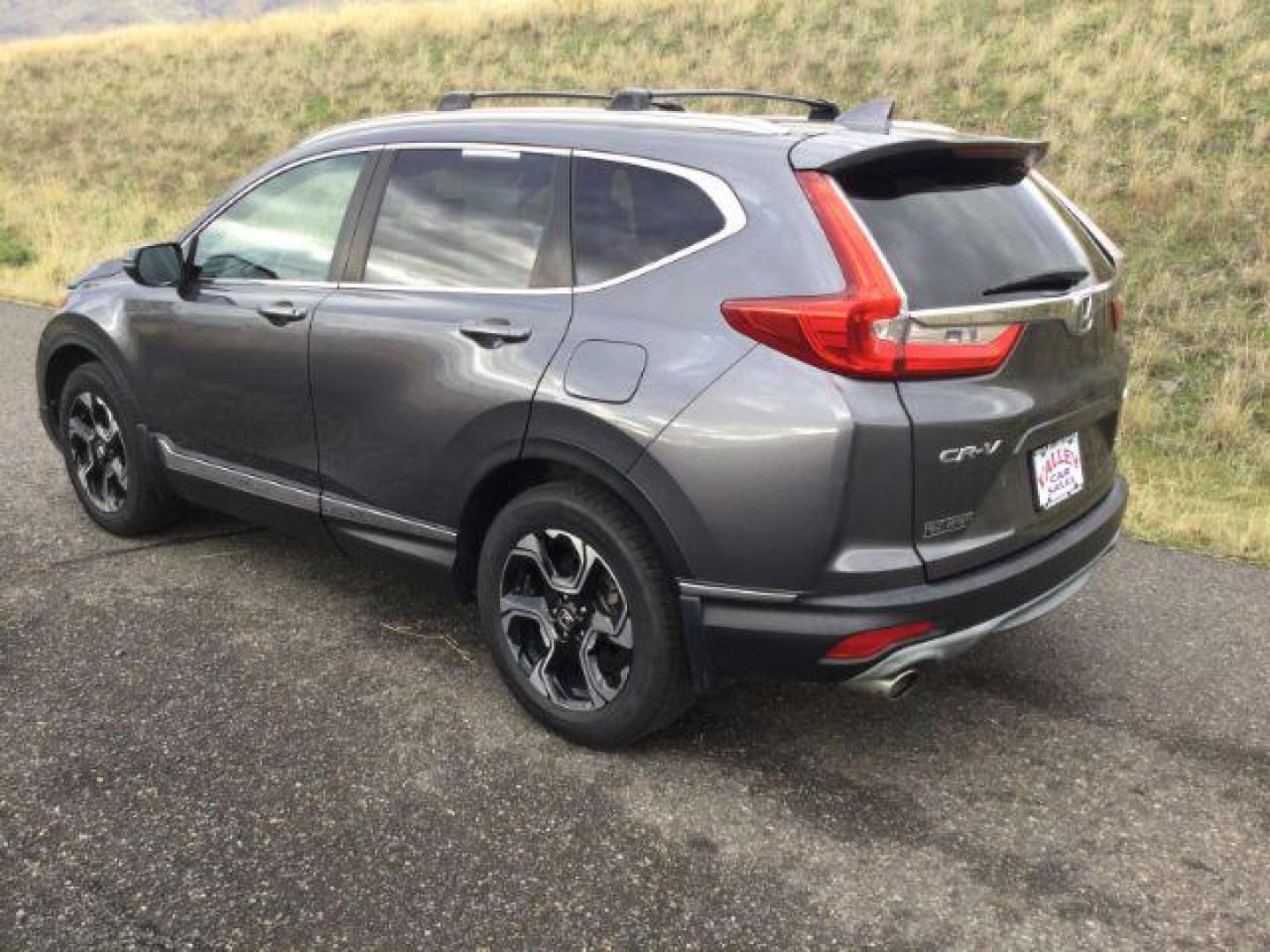 2017 Gunmetal Metallic Honda CR-V Touring AWD (2HKRW2H9XHH) with an 1.5L L4 16V DOHC TURBO engine, Continuously Variable Transmission transmission, located at 1801 Main Street, Lewiston, 83501, (208) 743-9371, 46.417065, -117.004799 - Photo#2