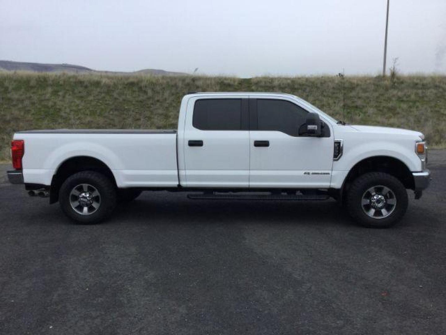 2020 Oxford White /Medium Earth Gray, cloth Ford F-350 SD STX Crew Cab Long Bed 4WD (1FT8W3BT9LE) with an 6.7L V8 OHV 16V DIESEL engine, 10-speed automatic transmission, located at 1801 Main Street, Lewiston, 83501, (208) 743-9371, 46.417065, -117.004799 - Photo#12