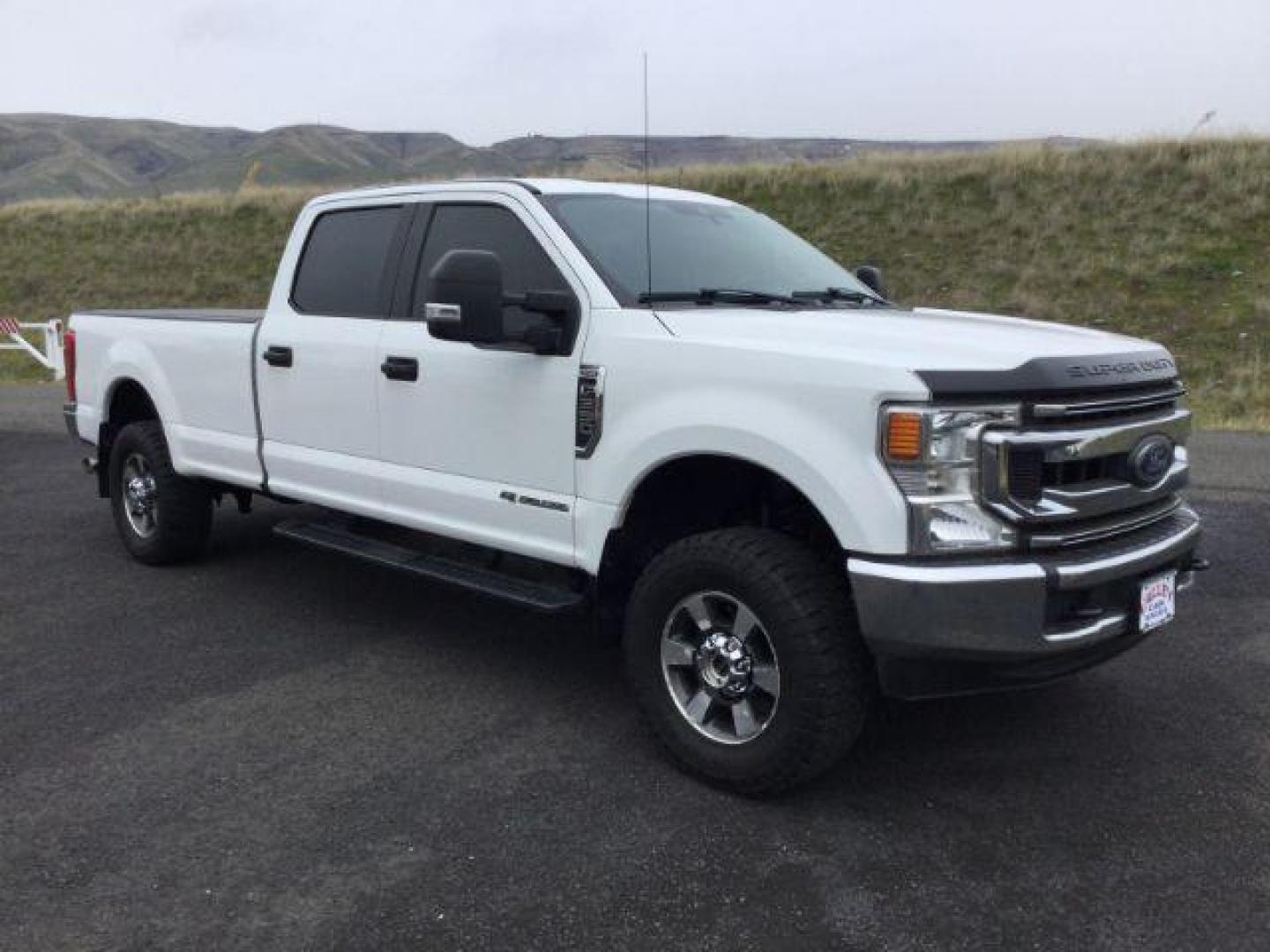 2020 Oxford White /Medium Earth Gray, cloth Ford F-350 SD STX Crew Cab Long Bed 4WD (1FT8W3BT9LE) with an 6.7L V8 OHV 16V DIESEL engine, 10-speed automatic transmission, located at 1801 Main Street, Lewiston, 83501, (208) 743-9371, 46.417065, -117.004799 - Photo#13