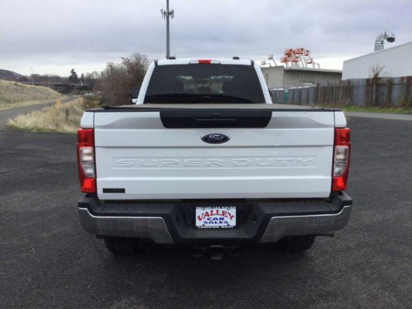 2020 Oxford White /Medium Earth Gray, cloth Ford F-350 SD STX Crew Cab Long Bed 4WD (1FT8W3BT9LE) with an 6.7L V8 OHV 16V DIESEL engine, 10-speed automatic transmission, located at 1801 Main Street, Lewiston, 83501, (208) 743-9371, 46.417065, -117.004799 - Photo#16