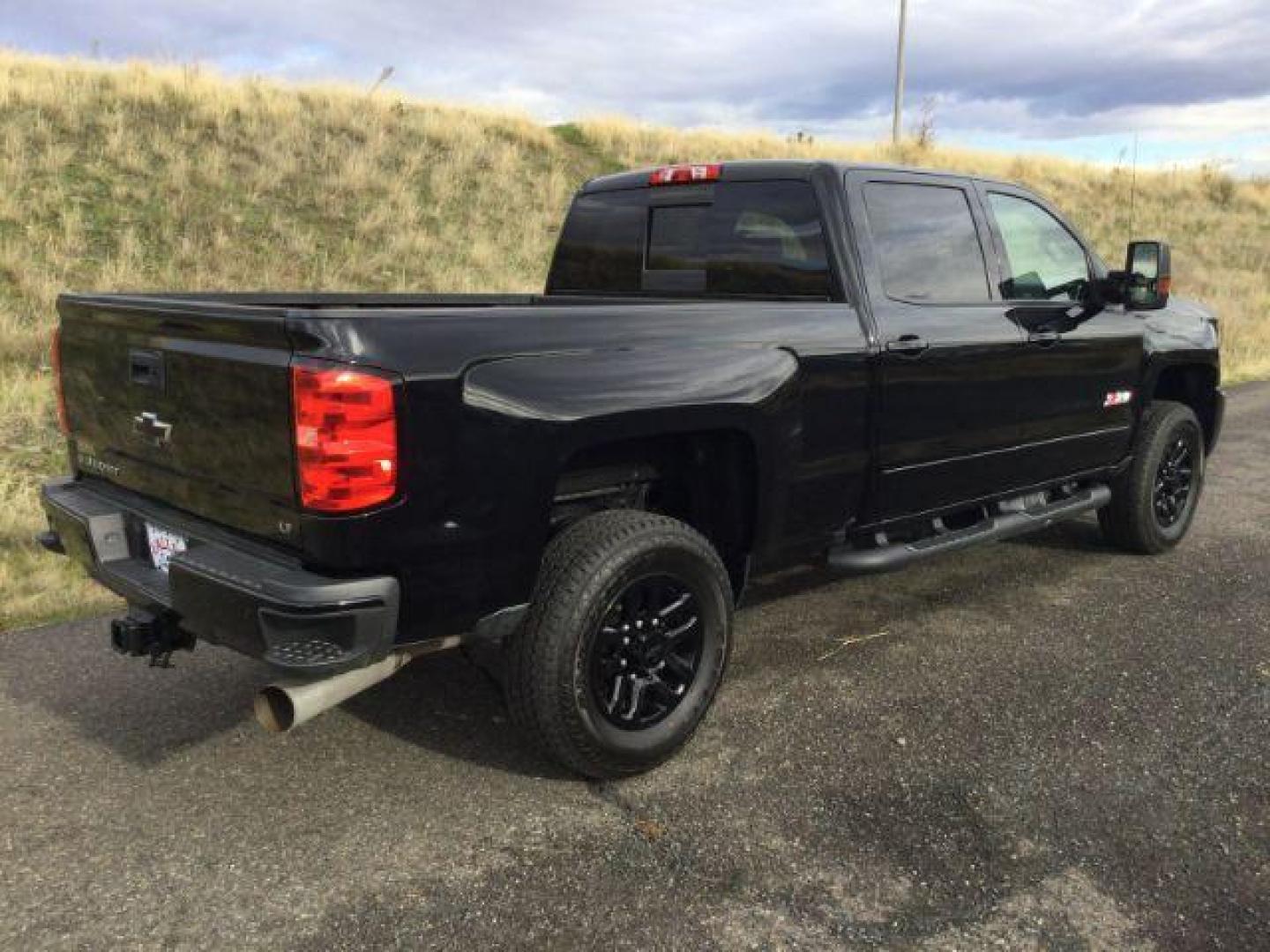 2019 Black /Jet Black, leather Chevrolet Silverado 2500HD LT Crew Cab Short Box 4WD (1GC1KSEY8KF) with an 6.6L V8 OHV 16V DIESEL engine, 6-Speed Automatic transmission, located at 1801 Main Street, Lewiston, 83501, (208) 743-9371, 46.417065, -117.004799 - Photo#14