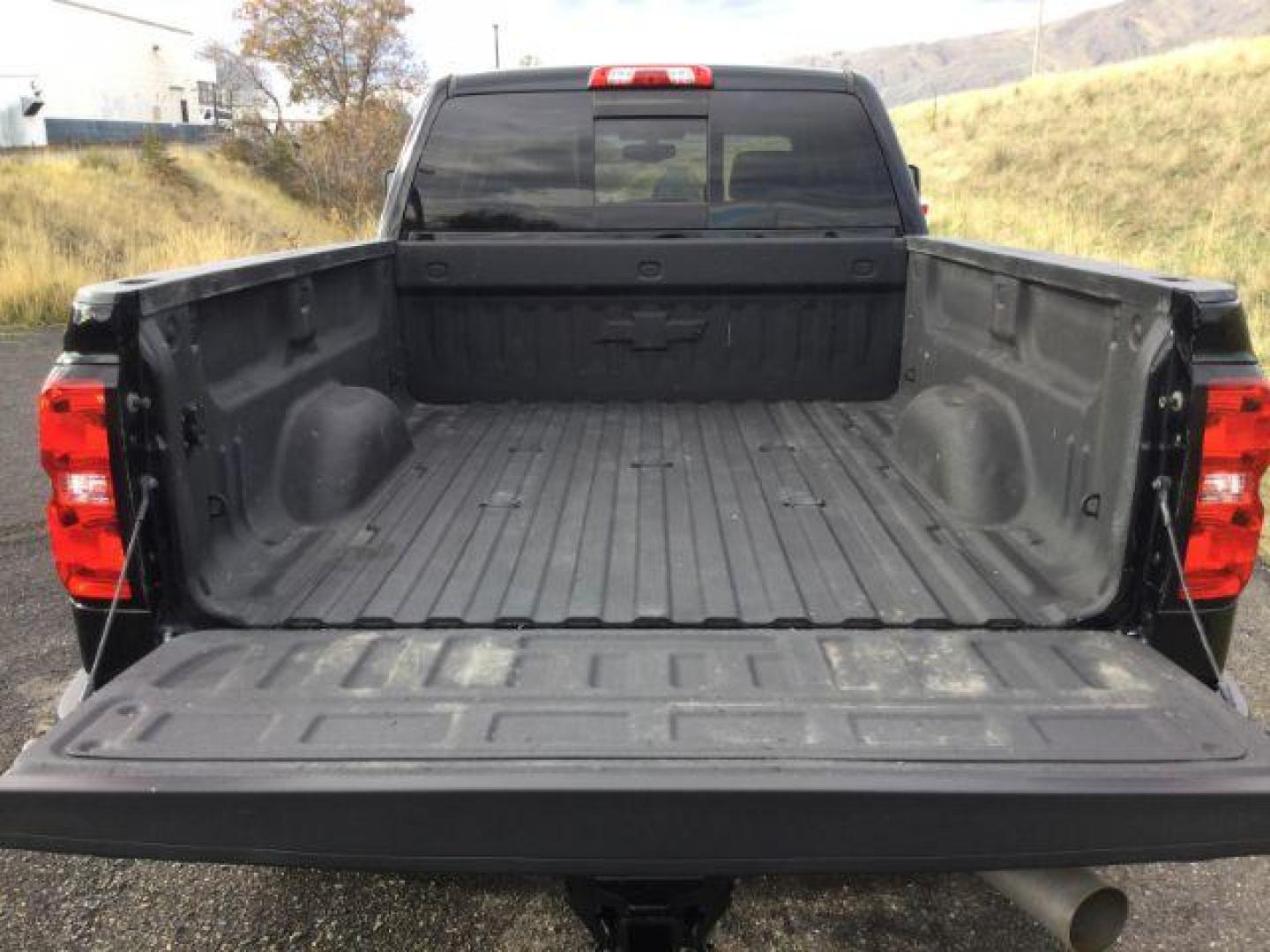 2019 Black /Jet Black, leather Chevrolet Silverado 2500HD LT Crew Cab Short Box 4WD (1GC1KSEY8KF) with an 6.6L V8 OHV 16V DIESEL engine, 6-Speed Automatic transmission, located at 1801 Main Street, Lewiston, 83501, (208) 743-9371, 46.417065, -117.004799 - Photo#24