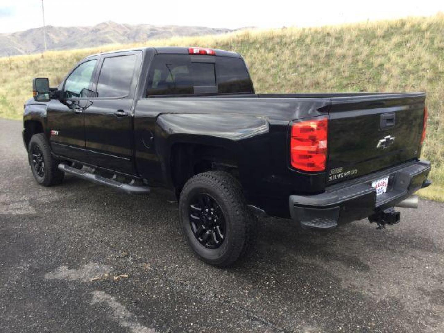 2019 Black /Jet Black, leather Chevrolet Silverado 2500HD LT Crew Cab Short Box 4WD (1GC1KSEY8KF) with an 6.6L V8 OHV 16V DIESEL engine, 6-Speed Automatic transmission, located at 1801 Main Street, Lewiston, 83501, (208) 743-9371, 46.417065, -117.004799 - Photo#2