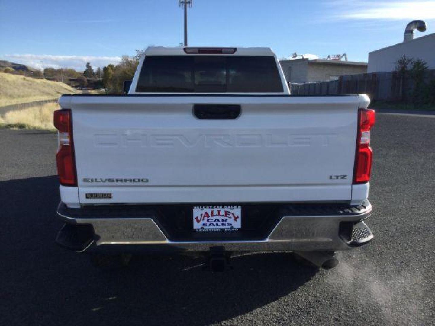 2020 Summit White Chevrolet Silverado 2500HD LTZ Crew Cab Short Box 4WD (1GC4YPE77LF) with an 6.6L V8 OHV 16V engine, 6-Speed Automatic transmission, located at 1801 Main Street, Lewiston, 83501, (208) 743-9371, 46.417065, -117.004799 - Photo#12