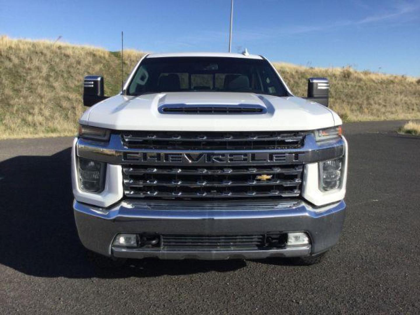 2020 Summit White Chevrolet Silverado 2500HD LTZ Crew Cab Short Box 4WD (1GC4YPE77LF) with an 6.6L V8 OHV 16V engine, 6-Speed Automatic transmission, located at 1801 Main Street, Lewiston, 83501, (208) 743-9371, 46.417065, -117.004799 - Photo#5