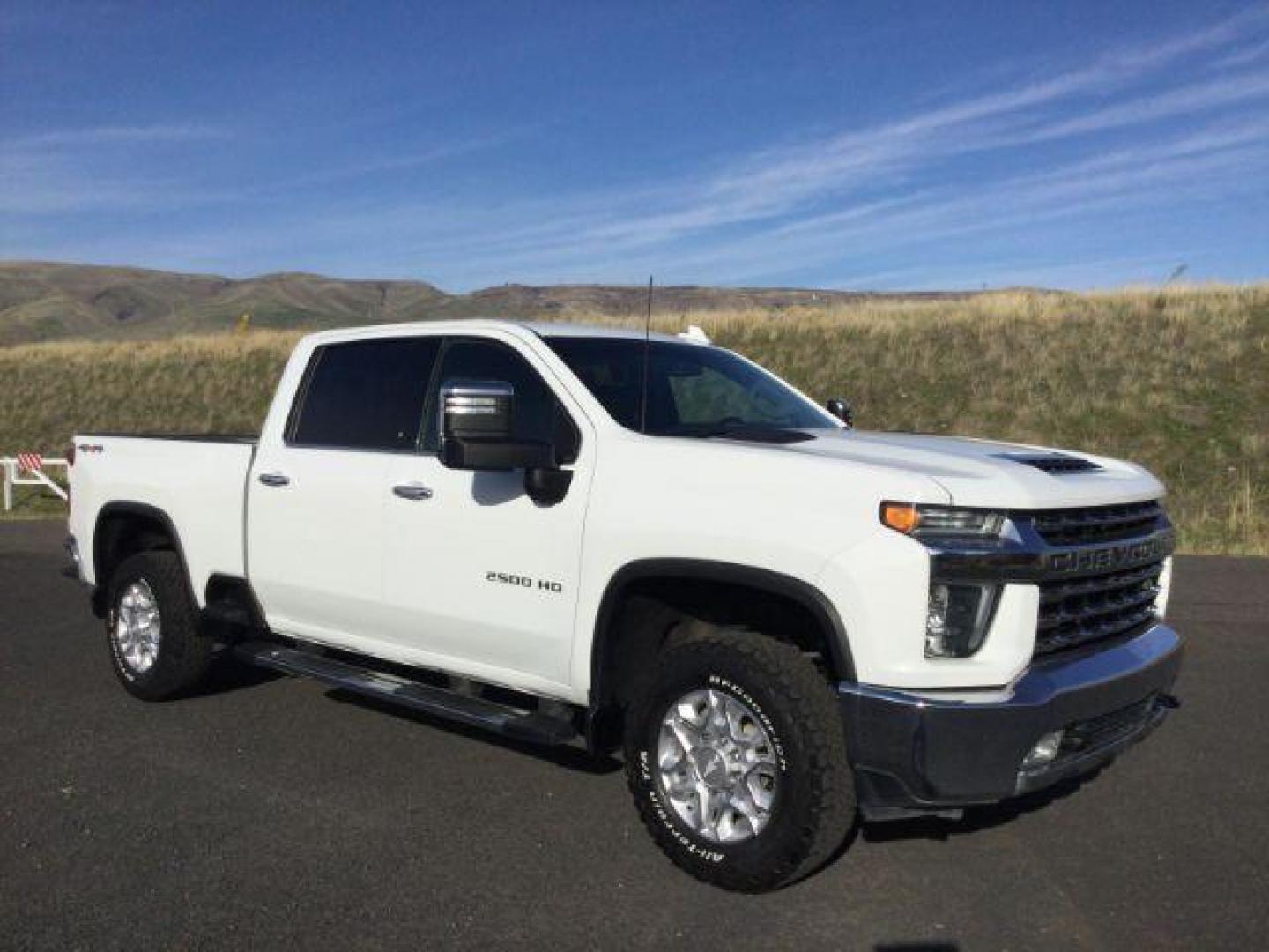 2020 Summit White Chevrolet Silverado 2500HD LTZ Crew Cab Short Box 4WD (1GC4YPE77LF) with an 6.6L V8 OHV 16V engine, 6-Speed Automatic transmission, located at 1801 Main Street, Lewiston, 83501, (208) 743-9371, 46.417065, -117.004799 - Photo#6