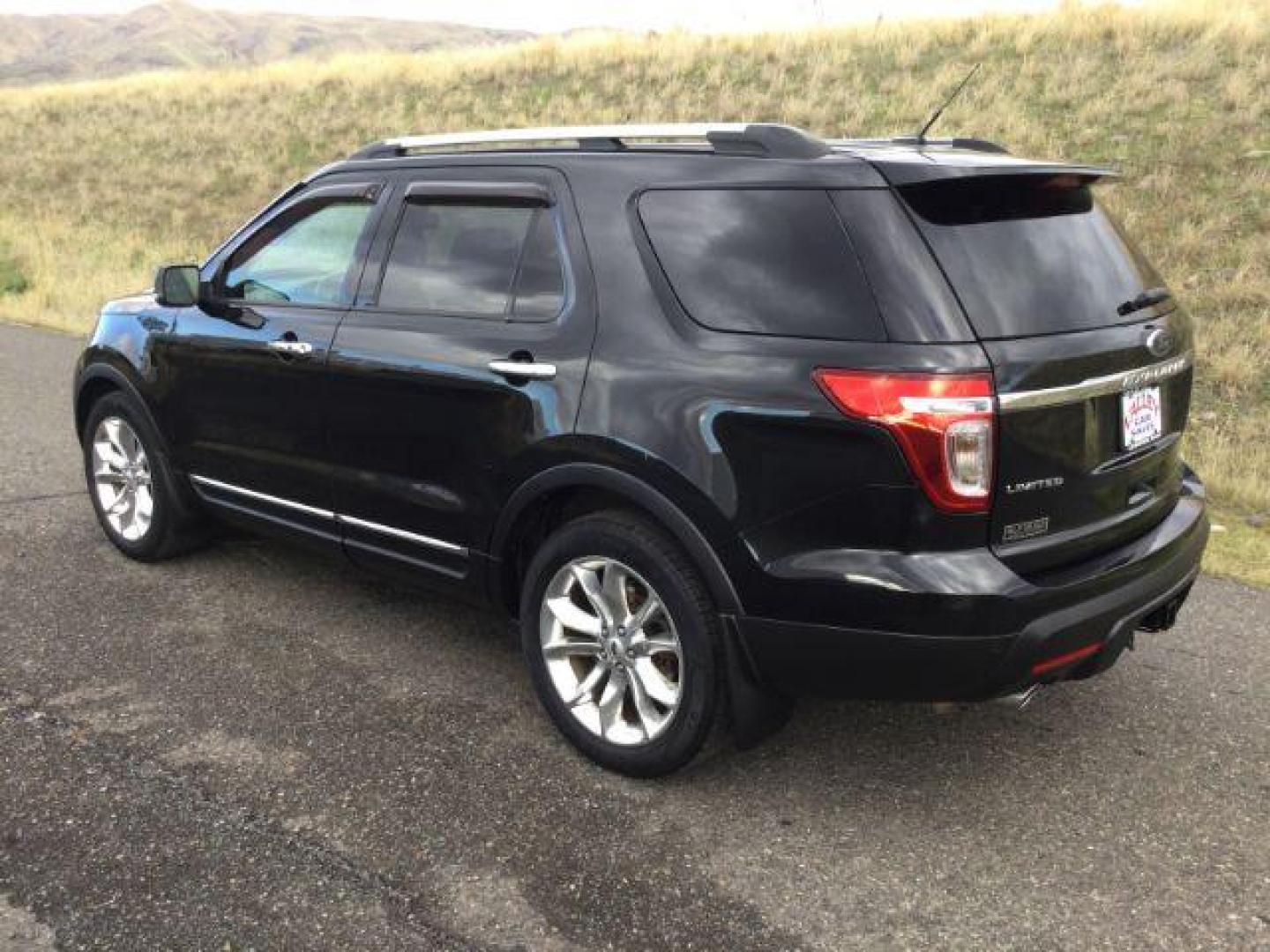 2015 Tuxedo Black Metallic /Charcoal Black, premium leather Ford Explorer Limited 4WD (1FM5K8F87FG) with an 3.5L V6 DOHC 24V engine, 6-Speed Automatic transmission, located at 1801 Main Street, Lewiston, 83501, (208) 743-9371, 46.417065, -117.004799 - Photo#2