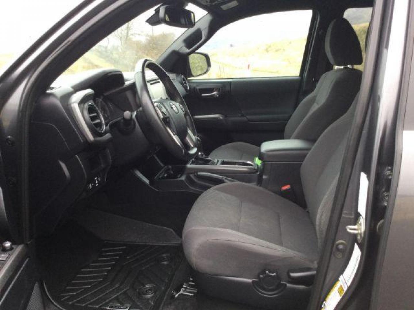 2018 Magnetic Gray Metallic /DARK GRAY CLOTH Toyota Tacoma TRD OFF ROAD DOUBLE CAB 4WD (5TFCZ5ANXJX) with an 3.5L V6 DOHC 24V engine, 6-Speed Automatic transmission, located at 1801 Main Street, Lewiston, 83501, (208) 743-9371, 46.417065, -117.004799 - Photo#4