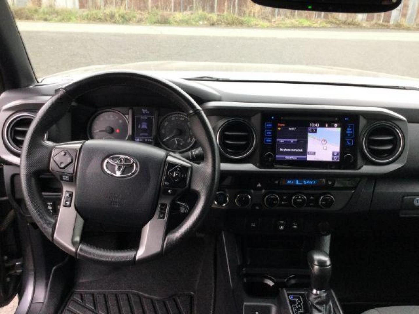 2018 Magnetic Gray Metallic /DARK GRAY CLOTH Toyota Tacoma TRD OFF ROAD DOUBLE CAB 4WD (5TFCZ5ANXJX) with an 3.5L V6 DOHC 24V engine, 6-Speed Automatic transmission, located at 1801 Main Street, Lewiston, 83501, (208) 743-9371, 46.417065, -117.004799 - Photo#7