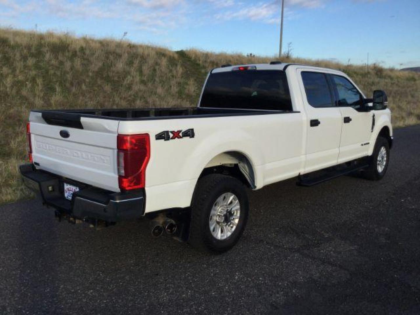 2021 Oxford White /Medium Earth Gray Ford F-350 SD XLT Crew Cab Long Bed 4WD (1FT8W3BT0ME) with an 6.7L V8 OHV 16V DIESEL engine, 10-speed automatic transmission, located at 1801 Main Street, Lewiston, 83501, (208) 743-9371, 46.417065, -117.004799 - Photo#12