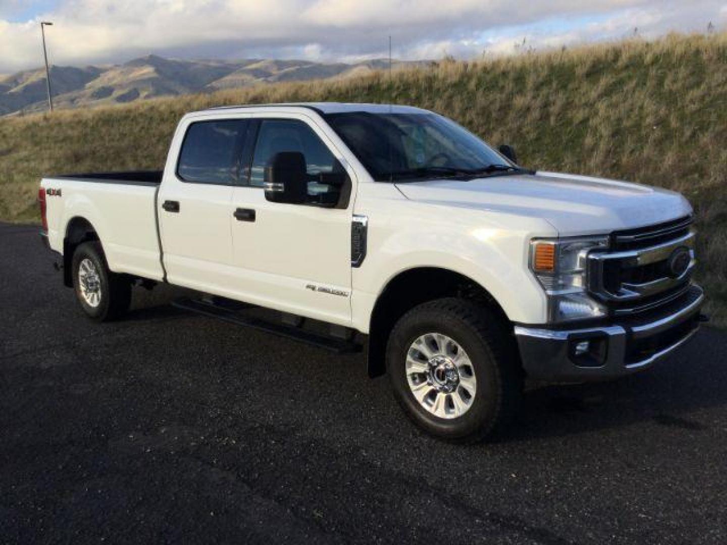 2021 Oxford White /Medium Earth Gray Ford F-350 SD XLT Crew Cab Long Bed 4WD (1FT8W3BT0ME) with an 6.7L V8 OHV 16V DIESEL engine, 10-speed automatic transmission, located at 1801 Main Street, Lewiston, 83501, (208) 743-9371, 46.417065, -117.004799 - Photo#14