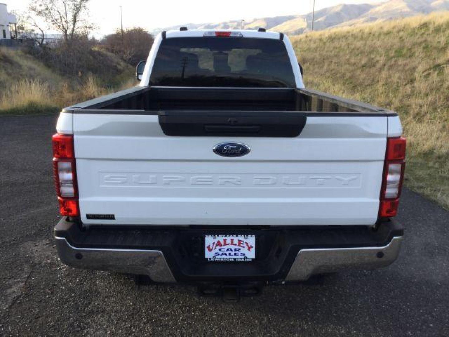 2021 Oxford White /Medium Earth Gray Ford F-350 SD XLT Crew Cab Long Bed 4WD (1FT8W3BT0ME) with an 6.7L V8 OHV 16V DIESEL engine, 10-speed automatic transmission, located at 1801 Main Street, Lewiston, 83501, (208) 743-9371, 46.417065, -117.004799 - Photo#20