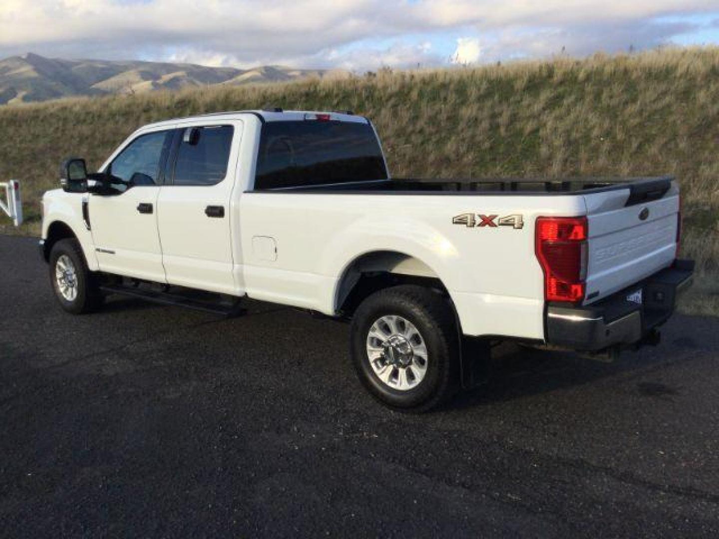 2021 Oxford White /Medium Earth Gray Ford F-350 SD XLT Crew Cab Long Bed 4WD (1FT8W3BT0ME) with an 6.7L V8 OHV 16V DIESEL engine, 10-speed automatic transmission, located at 1801 Main Street, Lewiston, 83501, (208) 743-9371, 46.417065, -117.004799 - Photo#2