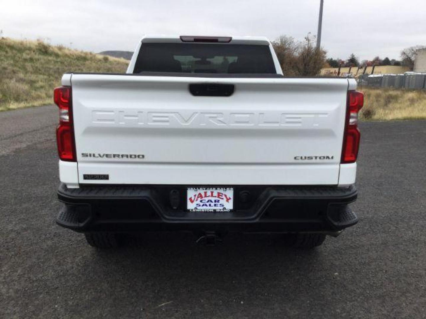 2019 Summit White /Jet Black, cloth Chevrolet Silverado 1500 Custom Trail Boss Double Cab 4WD (1GCRYCEH2KZ) with an 4.3L V6 engine, 6-Speed Automatic transmission, located at 1801 Main Street, Lewiston, 83501, (208) 743-9371, 46.417065, -117.004799 - Photo#19