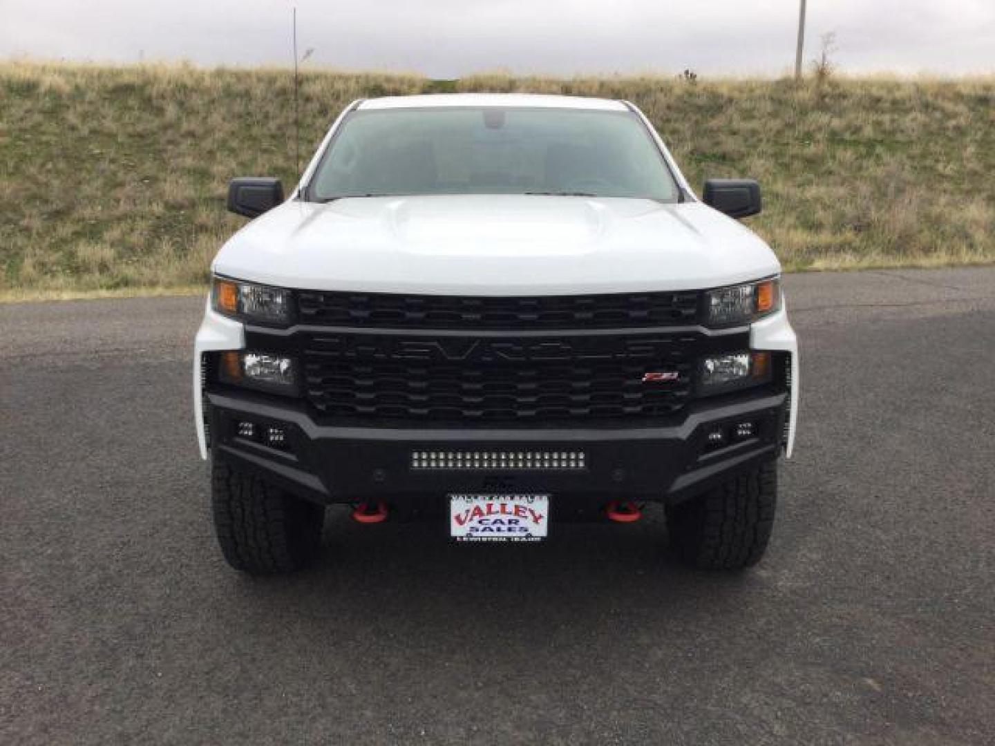 2019 Summit White /Jet Black, cloth Chevrolet Silverado 1500 Custom Trail Boss Double Cab 4WD (1GCRYCEH2KZ) with an 4.3L V6 engine, 6-Speed Automatic transmission, located at 1801 Main Street, Lewiston, 83501, (208) 743-9371, 46.417065, -117.004799 - Photo#8