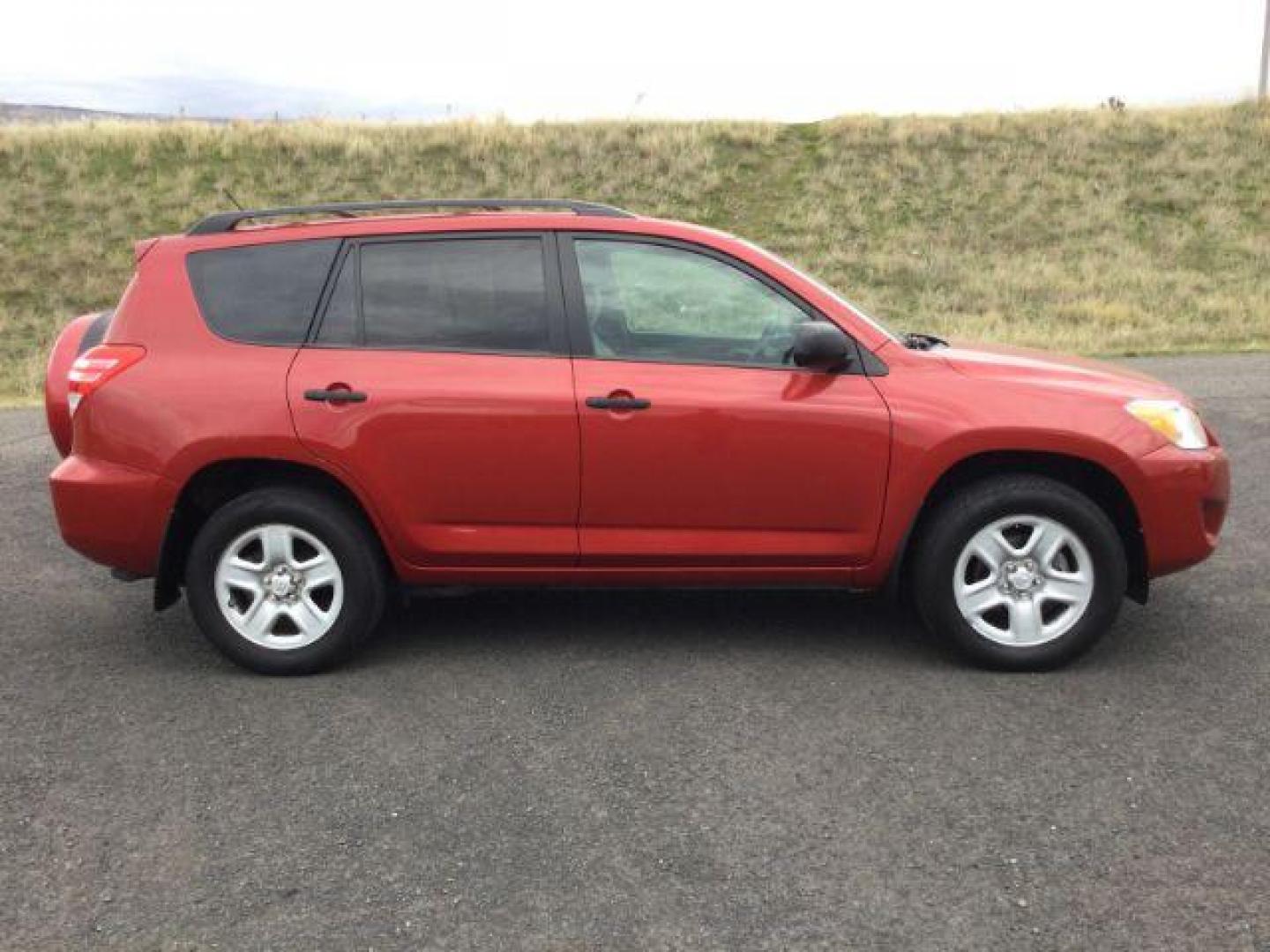 2012 Barcelona Red Metallic /Ash Cloth Interior Toyota RAV4 Base I4 4WD (2T3BF4DV8CW) with an 2.5L L4 DOHC 16V engine, 4-Speed Automatic transmission, located at 1801 Main Street, Lewiston, 83501, (208) 743-9371, 46.417065, -117.004799 - Photo#9