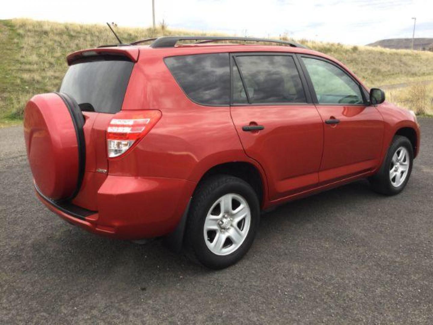 2012 Barcelona Red Metallic /Ash Cloth Interior Toyota RAV4 Base I4 4WD (2T3BF4DV8CW) with an 2.5L L4 DOHC 16V engine, 4-Speed Automatic transmission, located at 1801 Main Street, Lewiston, 83501, (208) 743-9371, 46.417065, -117.004799 - Photo#10