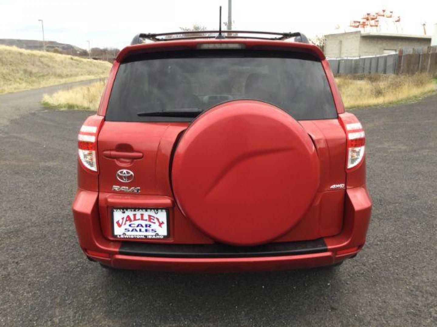 2012 Barcelona Red Metallic /Ash Cloth Interior Toyota RAV4 Base I4 4WD (2T3BF4DV8CW) with an 2.5L L4 DOHC 16V engine, 4-Speed Automatic transmission, located at 1801 Main Street, Lewiston, 83501, (208) 743-9371, 46.417065, -117.004799 - Photo#11