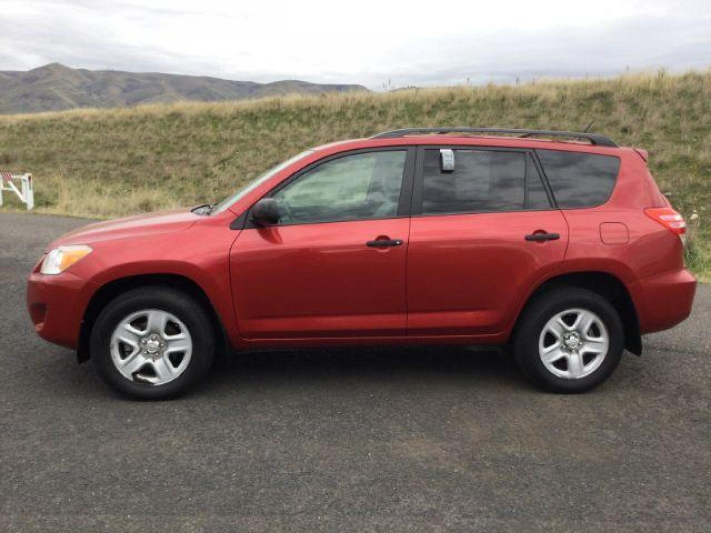 2012 Barcelona Red Metallic /Ash Cloth Interior Toyota RAV4 Base I4 4WD (2T3BF4DV8CW) with an 2.5L L4 DOHC 16V engine, 4-Speed Automatic transmission, located at 1801 Main Street, Lewiston, 83501, (208) 743-9371, 46.417065, -117.004799 - Photo#1