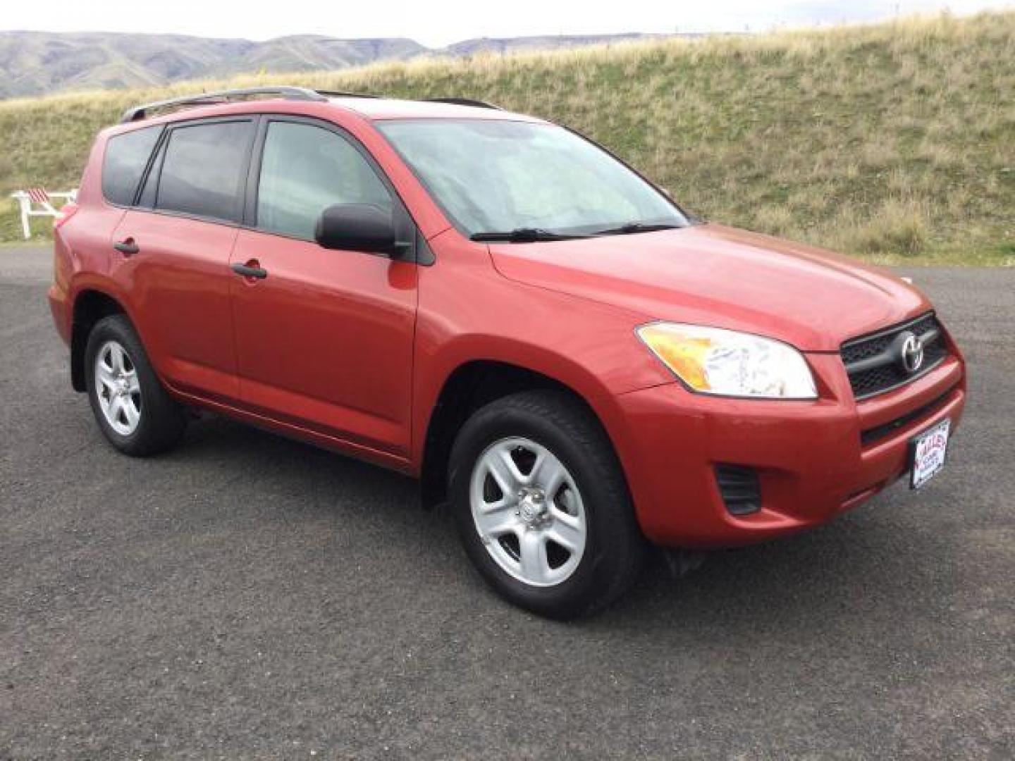 2012 Barcelona Red Metallic /Ash Cloth Interior Toyota RAV4 Base I4 4WD (2T3BF4DV8CW) with an 2.5L L4 DOHC 16V engine, 4-Speed Automatic transmission, located at 1801 Main Street, Lewiston, 83501, (208) 743-9371, 46.417065, -117.004799 - Photo#8