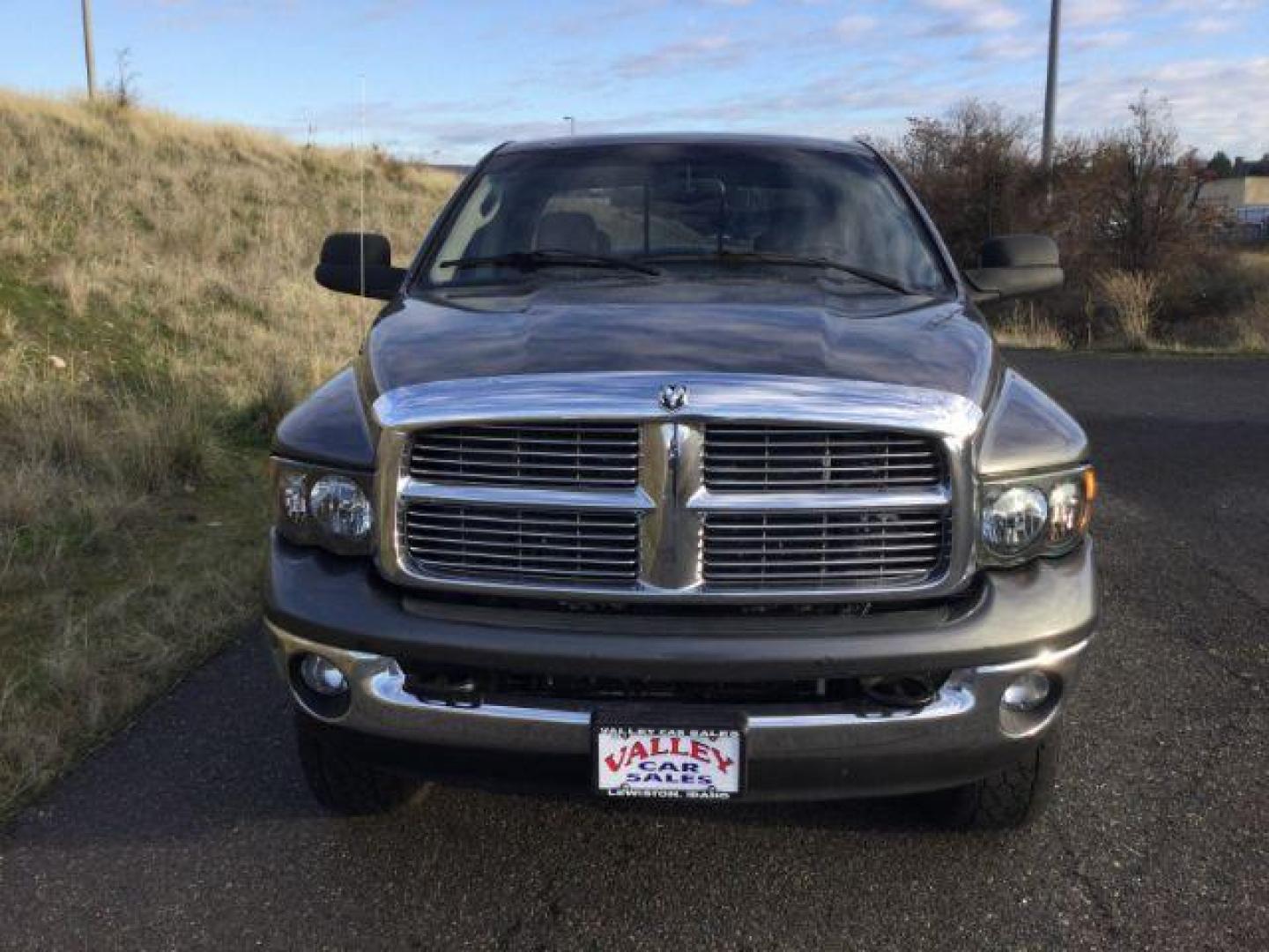 2004 Graphite Metallic/Bright Silver Metallic /Dark Slate Gray Leather Interior Dodge Ram 2500 Laramie Quad Cab Long Bed 4WD (3D7KU28C24G) with an 5.9L L6 OHV 24V TURBO DIESEL engine, 4-Speed Automatic transmission, located at 1801 Main Street, Lewiston, 83501, (208) 743-9371, 46.417065, -117.004799 - Photo#12