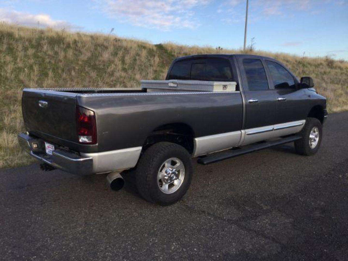 2004 Graphite Metallic/Bright Silver Metallic /Dark Slate Gray Leather Interior Dodge Ram 2500 Laramie Quad Cab Long Bed 4WD (3D7KU28C24G) with an 5.9L L6 OHV 24V TURBO DIESEL engine, 4-Speed Automatic transmission, located at 1801 Main Street, Lewiston, 83501, (208) 743-9371, 46.417065, -117.004799 - Photo#14