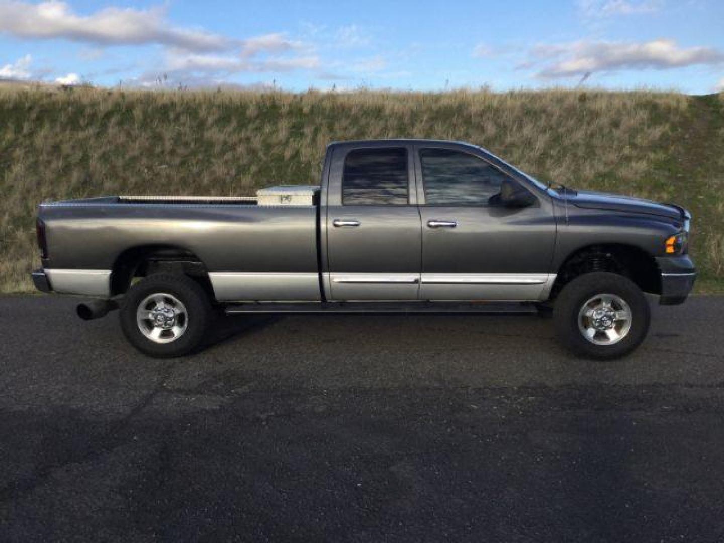 2004 Graphite Metallic/Bright Silver Metallic /Dark Slate Gray Leather Interior Dodge Ram 2500 Laramie Quad Cab Long Bed 4WD (3D7KU28C24G) with an 5.9L L6 OHV 24V TURBO DIESEL engine, 4-Speed Automatic transmission, located at 1801 Main Street, Lewiston, 83501, (208) 743-9371, 46.417065, -117.004799 - Photo#15