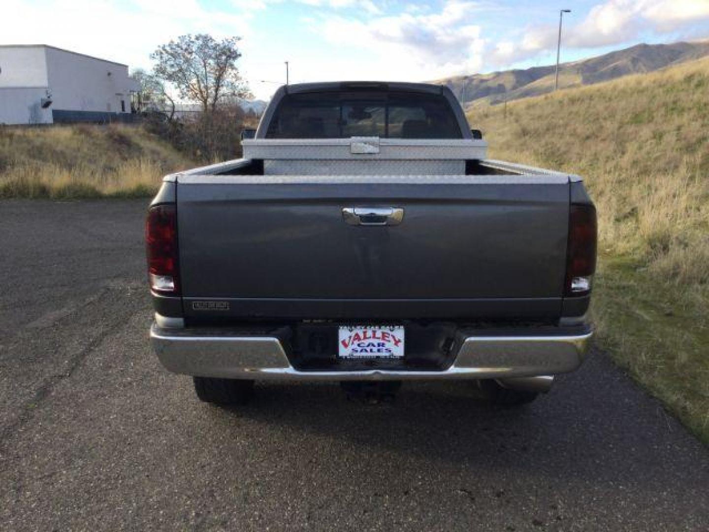 2004 Graphite Metallic/Bright Silver Metallic /Dark Slate Gray Leather Interior Dodge Ram 2500 Laramie Quad Cab Long Bed 4WD (3D7KU28C24G) with an 5.9L L6 OHV 24V TURBO DIESEL engine, 4-Speed Automatic transmission, located at 1801 Main Street, Lewiston, 83501, (208) 743-9371, 46.417065, -117.004799 - Photo#8