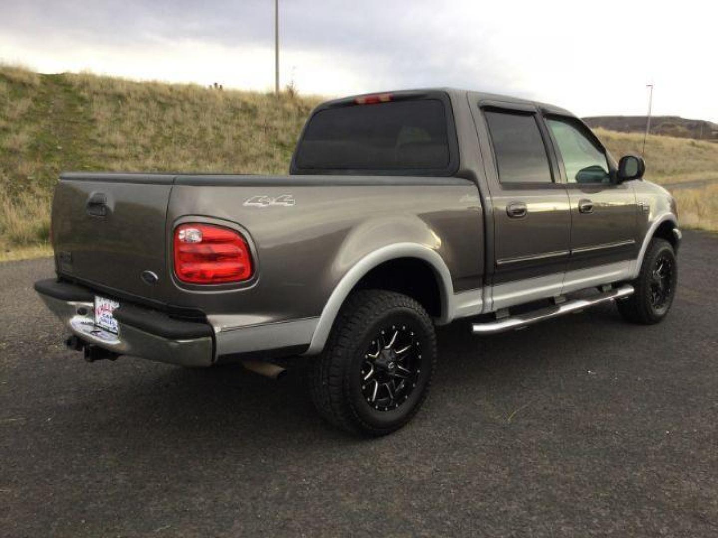 2002 Dark Shadow Gray Metallic/Silver Metallic /light gray leather Ford F-150 Lariat SuperCrew Short Bed 4WD (1FTRW08L32K) with an 5.4L V8 SOHC 16V engine, 4-Speed Automatic transmission, located at 1801 Main Street, Lewiston, 83501, (208) 743-9371, 46.417065, -117.004799 - Photo#11