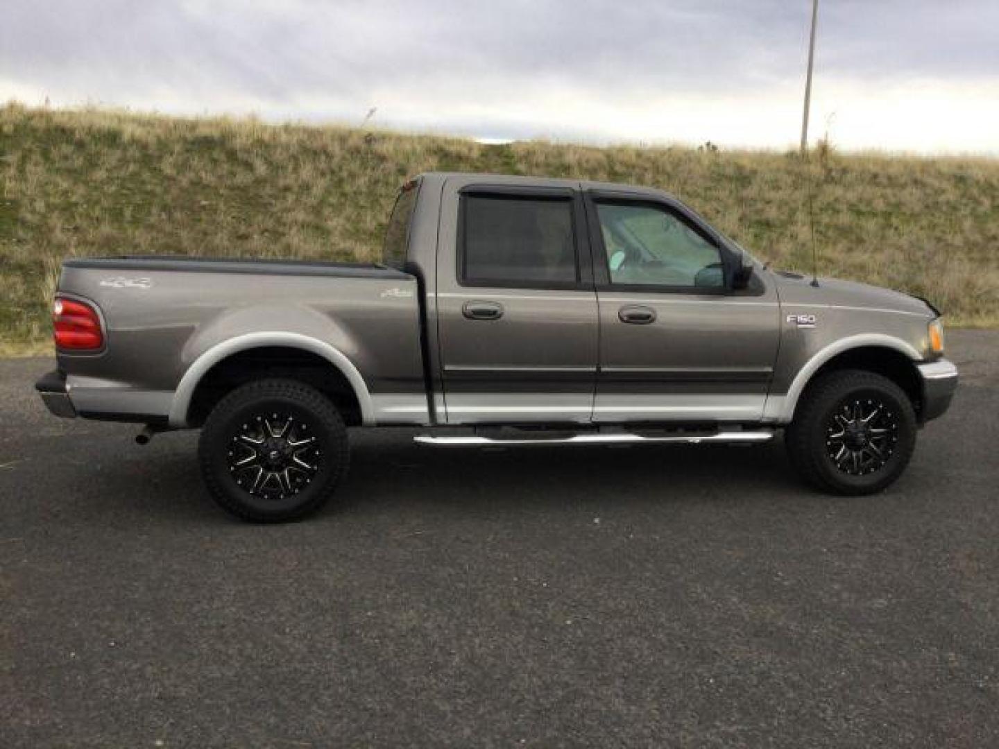 2002 Dark Shadow Gray Metallic/Silver Metallic /light gray leather Ford F-150 Lariat SuperCrew Short Bed 4WD (1FTRW08L32K) with an 5.4L V8 SOHC 16V engine, 4-Speed Automatic transmission, located at 1801 Main Street, Lewiston, 83501, (208) 743-9371, 46.417065, -117.004799 - Photo#12