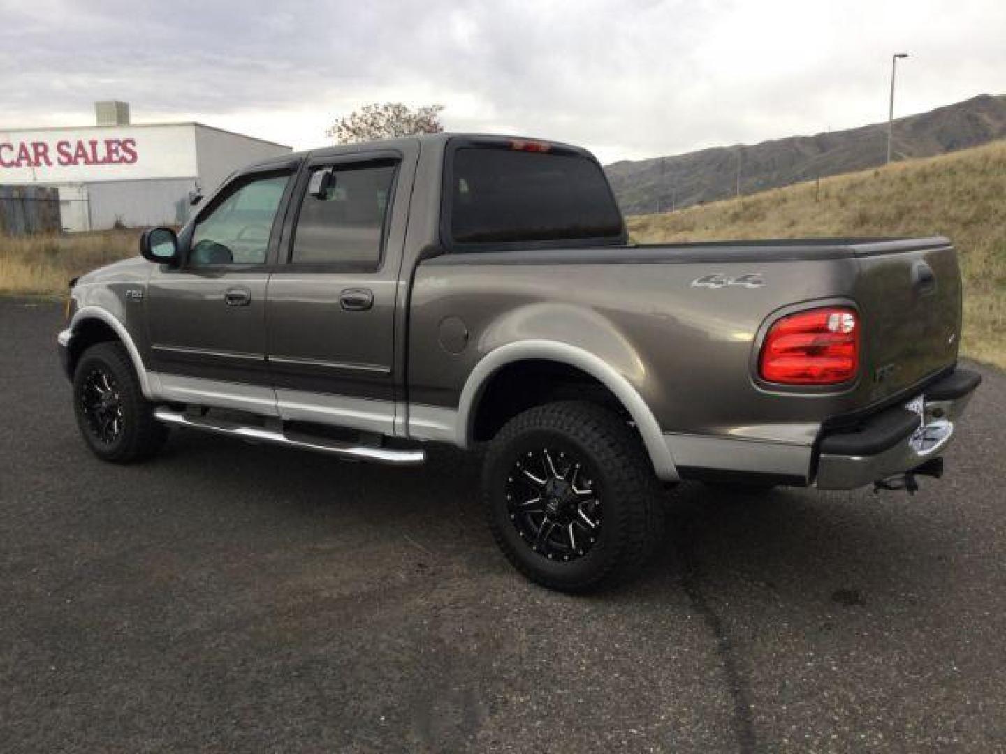 2002 Dark Shadow Gray Metallic/Silver Metallic /light gray leather Ford F-150 Lariat SuperCrew Short Bed 4WD (1FTRW08L32K) with an 5.4L V8 SOHC 16V engine, 4-Speed Automatic transmission, located at 1801 Main Street, Lewiston, 83501, (208) 743-9371, 46.417065, -117.004799 - Photo#2