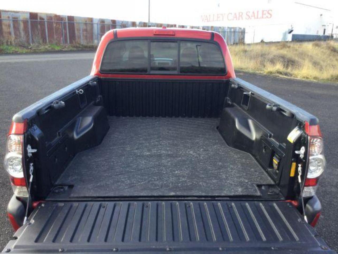 2009 Barcelona Red Metallic /Graphite Cloth Interior Toyota Tacoma Double Cab Long Bed V6 Auto 4WD (5TEMU52N89Z) with an 4.0L V6 DOHC 24V engine, 5-Speed Automatic transmission, located at 1801 Main Street, Lewiston, 83501, (208) 743-9371, 46.417065, -117.004799 - Photo#10